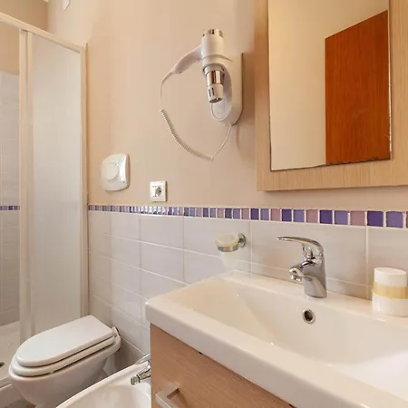 Pleasant In Near Sea *