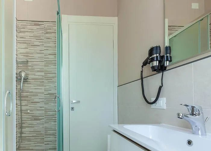 Pleasant In Near Sea *